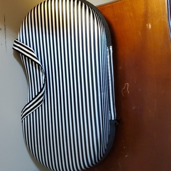 Portable Bra Bag - Picture 2 of 4